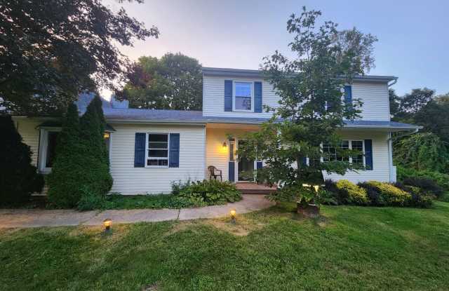 Spacious 2-story home - 3 Nathan Hale Drive, Dutchess County, NY 12582