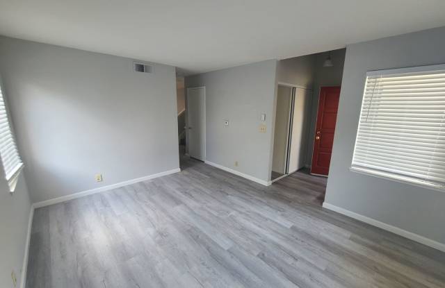 Cozy Updated 2 Bedroom Townhouse Located in the Elmwood Community! - 9753 Elmview Drive, Oakland, CA 94603