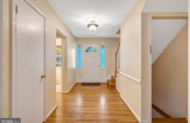 8916 BRAEBURN Drive Gallery 2