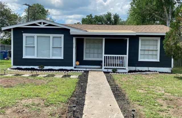 1413 E Corpus Christi Street - 1413 East Corpus Christi Street, Beeville, TX 78102