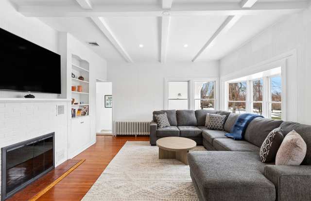 184 Essex Street Gallery 2