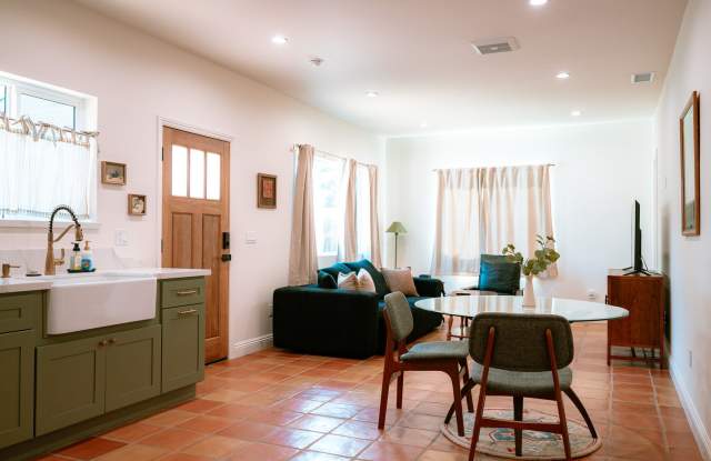 Contemporary 3-Bedroom ADU with Private Entrance in Monrovia ! Gallery 1