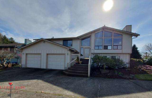 HUGE 5-BEDROOM home with separate BONUS ROOM for rent!! Large fenced yard!!! photos photos