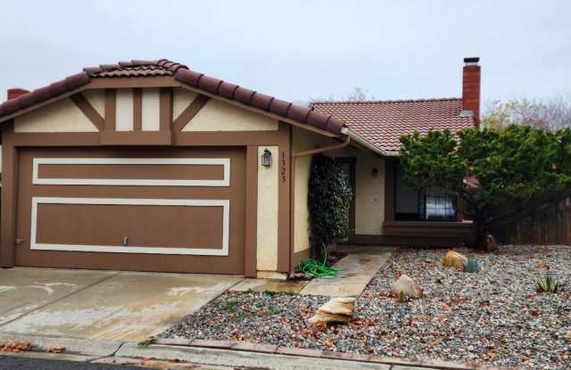 Charming 2-bedroom, 2-bath Home with Community Pool Gallery 3