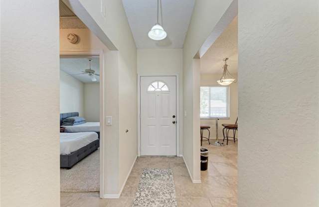 Furnished 2 Bedroom | 2 Bath - Lake Views Gallery 4