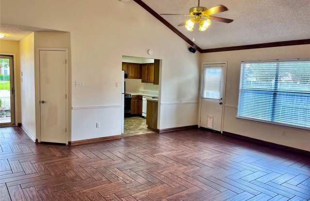 2201 Woodland Oaks Drive Gallery 2