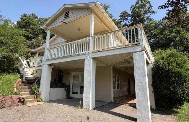 1860 Crescent Drive Gallery 1