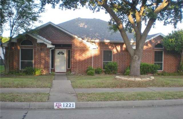 1221 Spring Creek Drive Gallery 2