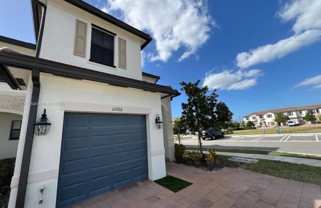 11066 W 33rd Ln photos photos