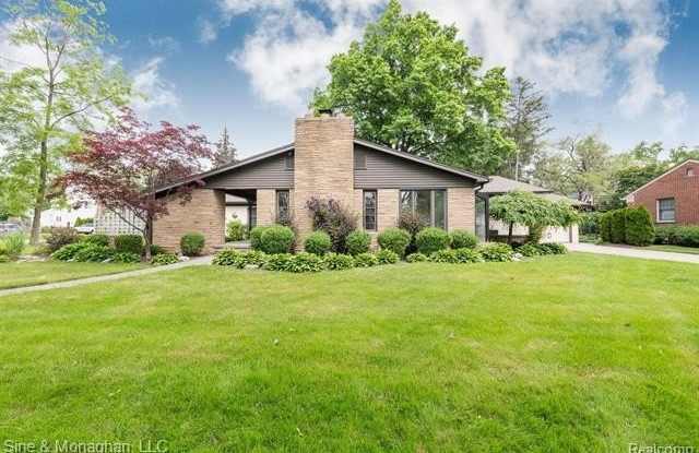 2122 LLOYD Avenue photos photos