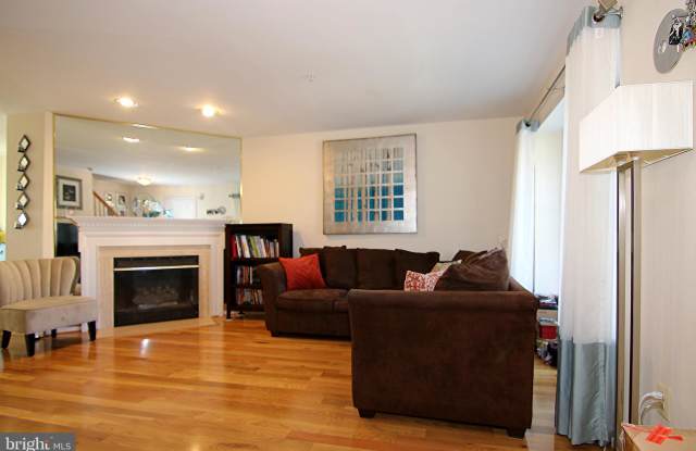 10004 QUIET BROOK LANE Gallery 2