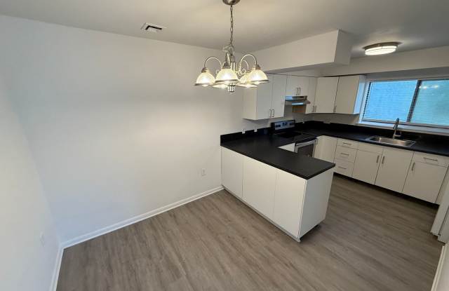 Well Maintained condo in East Charlotte! Gallery 3