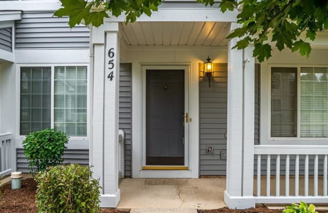654 Lincoln Station Drive - 654 Lincoln Station Drive, Oswego, IL 60543