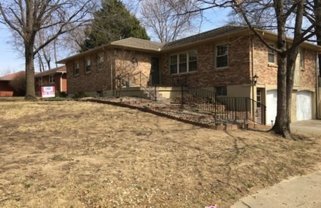 7501 North Central Street - 7501 North Central Street, Gladstone, MO 64118