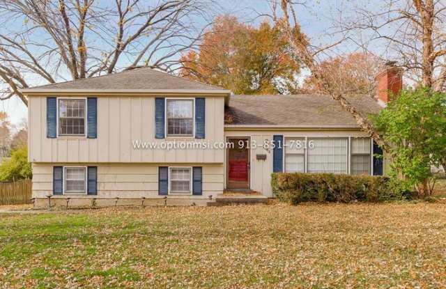 7844 Pawnee Street - 7844 Pawnee Street, Prairie Village, KS 66208