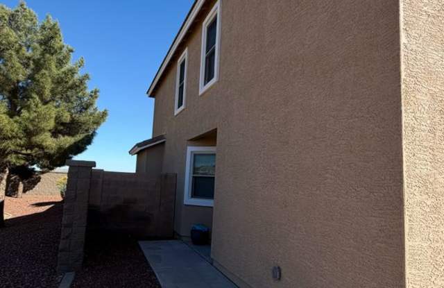 Spacious Surprise home with large backyard Gallery 4