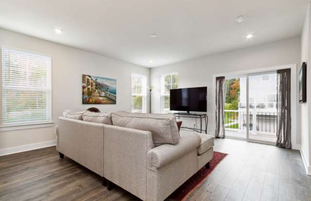 1595 Meadowlark Glen Road - 1595 Meadowlark Glen Road, Cherry Hill, VA 22026