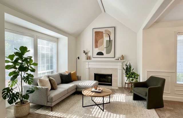 Modern Executive Retreat in NW Portland Near Nike, Intel & St. Vincent! Gallery 4