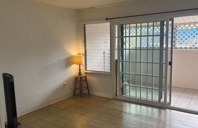 Pokai Bay Studio Gallery 4