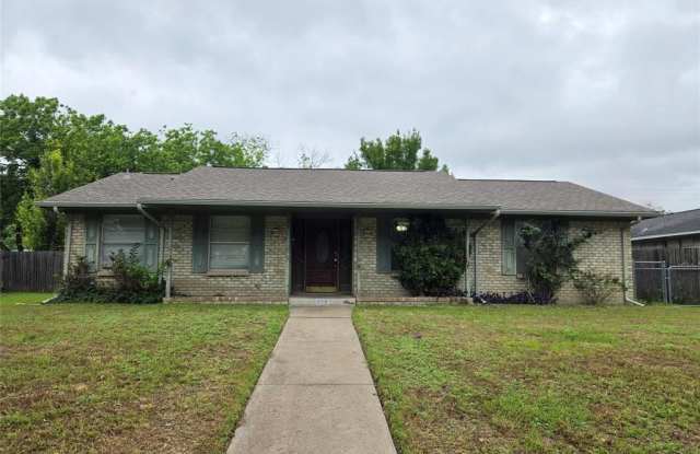 509 Arbor Lane - 509 Arbor Lane, Lancaster, TX 75134
