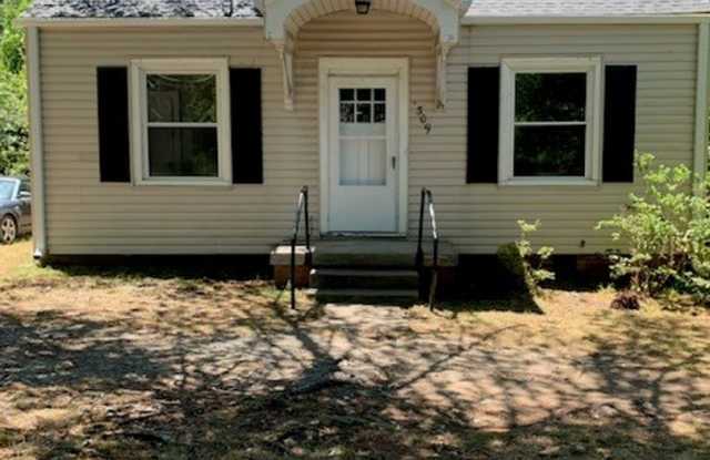 Charming 2 Bedroom 1 Bath close to Wendover and 29! photos photos Charming 2 Bedroom 1 Bath close to Wendover and 29! photos photos