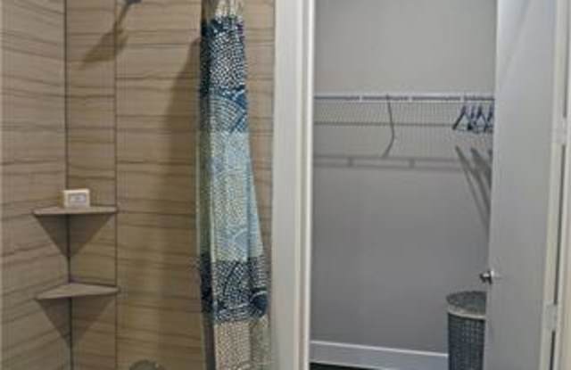 1011 S Pearl Expy Gallery 4