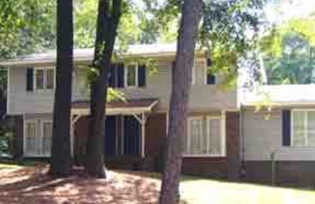 Brentwood North Raleigh~2 bedroom 1.5 bath~: All Electric~ New flooring~ Limited parking~Near Go Raleigh bus line - 2400 New Hope Church Road, Raleigh, NC 27604