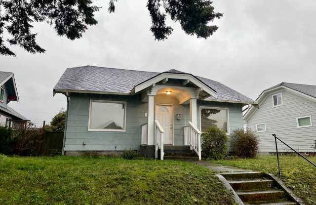 Charming Renovated 3-Bed, 2-Bath Home with Spacious Yard in Lincoln District photos photos