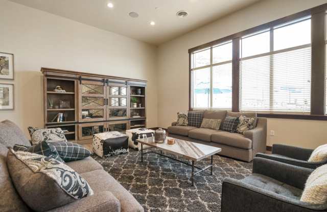932 S Aspen Place Gallery 3
