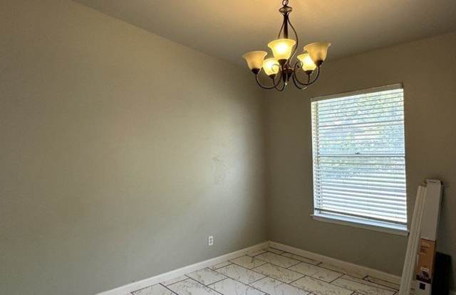 5007 Village Row Gallery 4