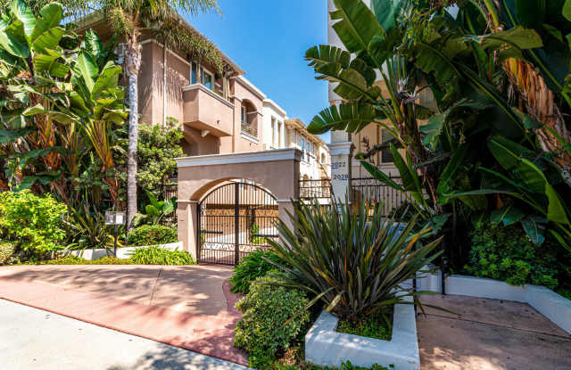 Private Updated 3-Bedroom 3-Bathroom Tri-Level Townhome W/ Private Yard in Prime West LA Available!! photos photos