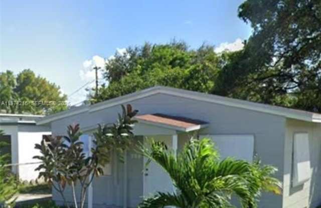 709 NW 1st St photos photos