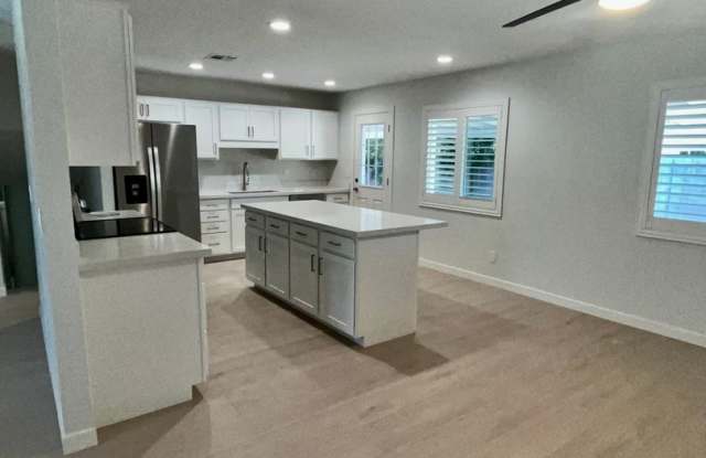 Spacious 5-bedroom home near ASU! Gallery 4