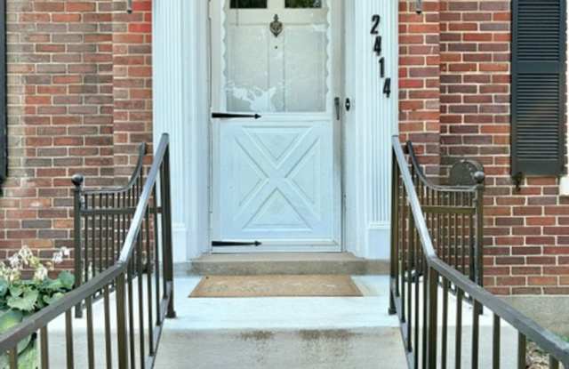 Cute Cape Cod in Wellington/Highlands neighborhood Gallery 3
