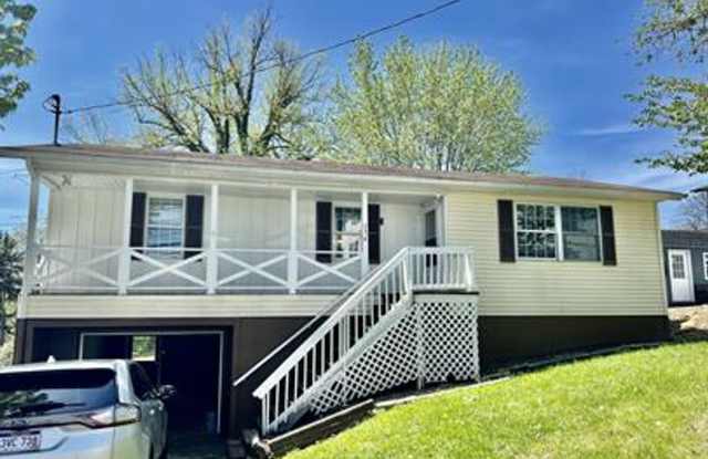 736 Dayton - College Rental Home Gallery 4