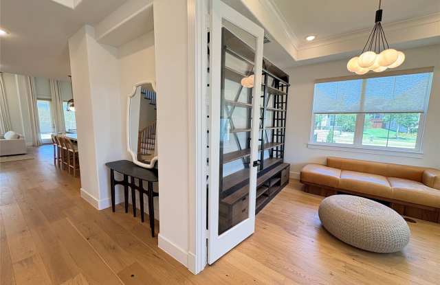 1451 Maplewood Drive Gallery 4