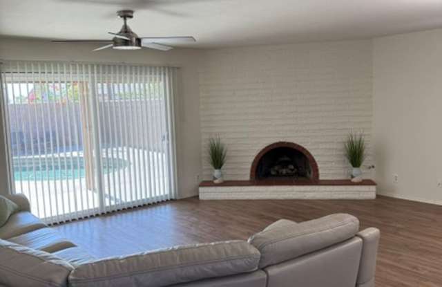 Pool Home In Palm Desert Country Club - MOVE IN SPECIAL - 1/2 OFF FIRST MONTHS RENT Gallery 4
