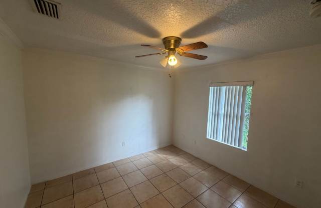 2 Bedroom, 2 Bath, 1 Car Garage Duplex In Holly Hill Gallery 3