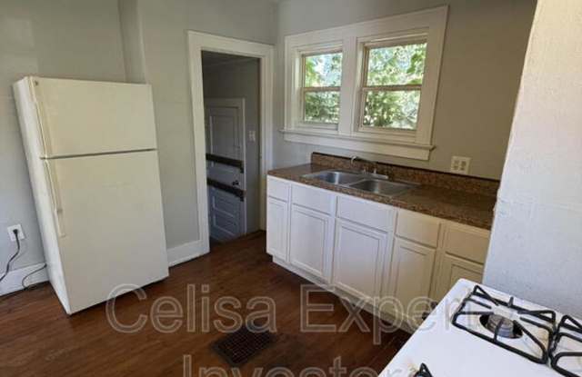 704 West Dewald Street Gallery 2