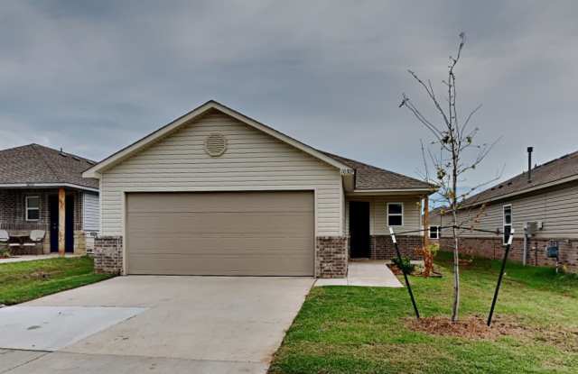 Very Nice 4 Bedroom 2 Bath Home in Yukon Schools photos photos