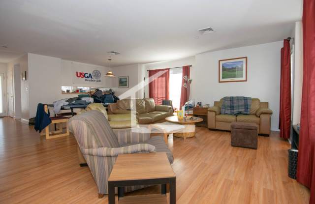 Charming 3 Bedroom-NO Broker Fee Gallery 3