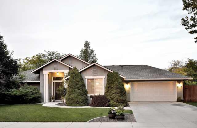 2340 N Warwick Avenue photos photos