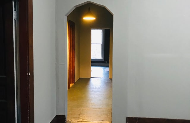 1434 Lee St Gallery 2