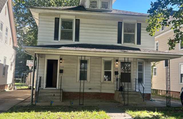 2 Bedroom Duplex 702 S. Glenwood Gallery 1