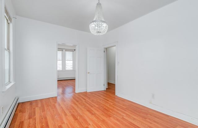 404 DANFORTH AVE Gallery 4