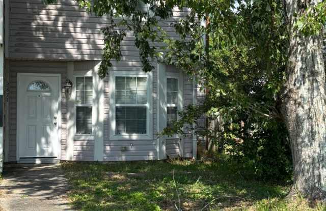2bd 1.5ba Townhouse w/ Bonus Rm & Deck photos photos