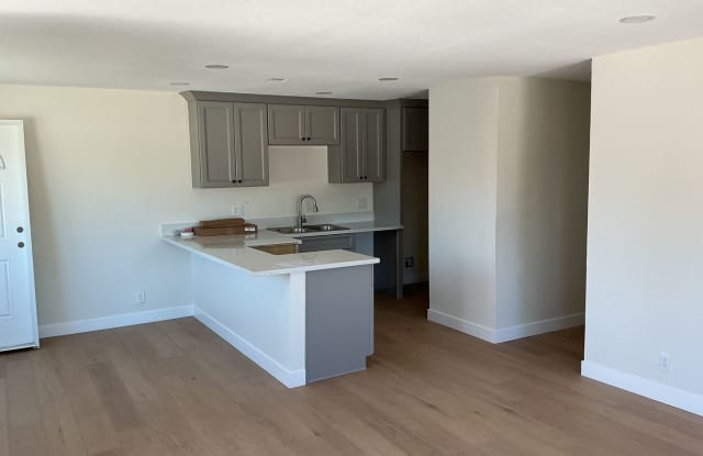 3BD/2BA APARTMENT - UPSTAIRS UNIT photos photos