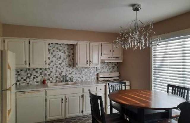 4924 Stauffer SE photos photos