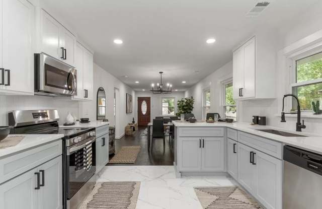 1911 West Easton Court Gallery 3