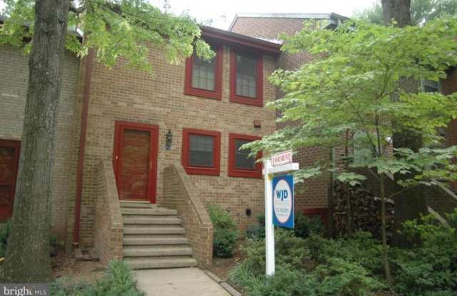 2092 GOLF COURSE DRIVE - 2092 Golf Course Drive, Reston, VA 20191